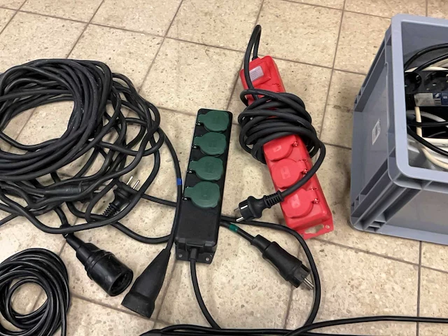 Verlengkabels en stekkerdozen (13x) - afbeelding 4 van  6