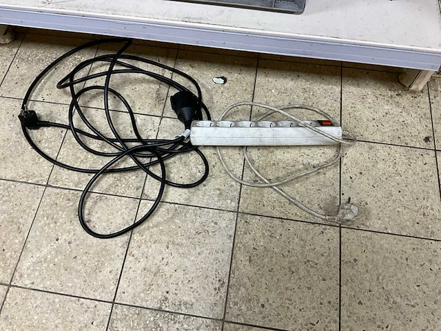 Verlengsnoeren en stekkerdozen - afbeelding 4 van  4