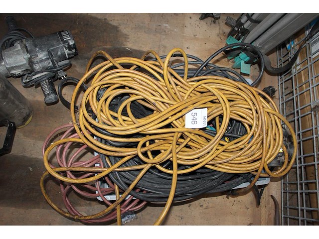 Verlengsnoeren in krat. - afbeelding 1 van  2