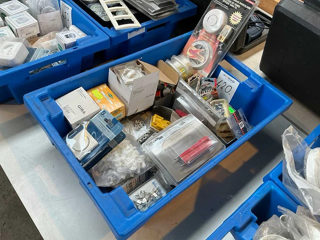 Verlichting en installatie materialen - afbeelding 1 van  8