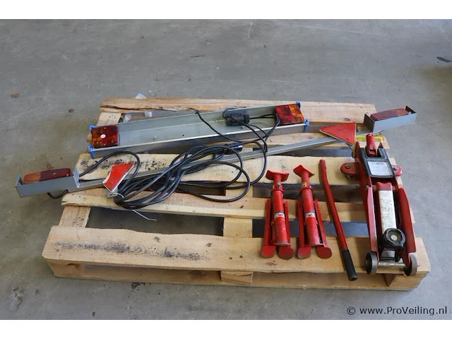 Verlichtingsbalken, as-steunen 2 ton & autokrik - afbeelding 1 van  8