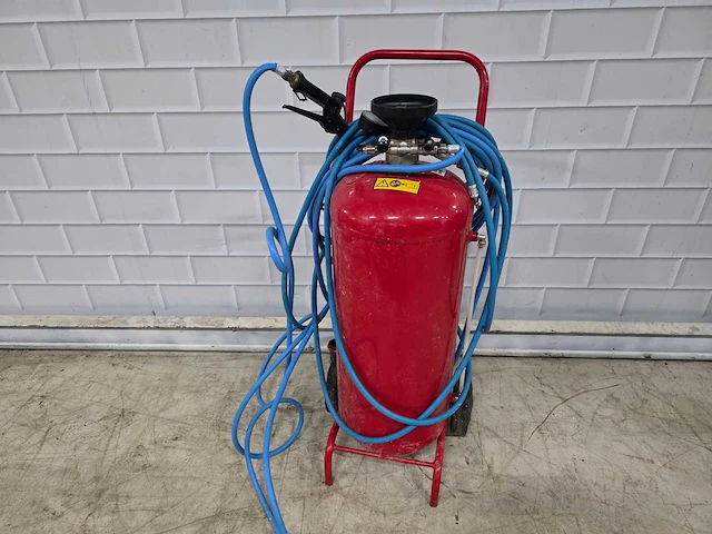 Vernevel en schuim desinfecteer tank - afbeelding 1 van  4