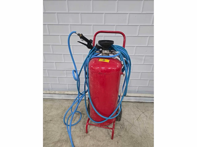 Vernevel en schuim desinfecteer tank - afbeelding 2 van  4