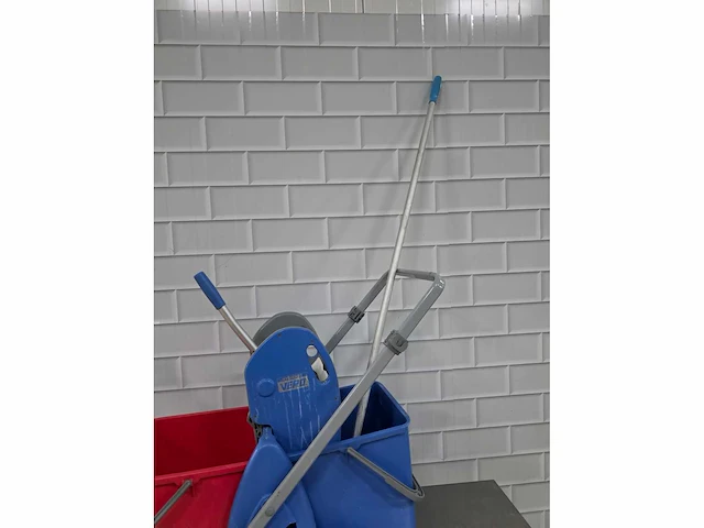 Vero - schoonmaakwagen - afbeelding 3 van  4