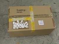 Verpakkingskorrels in doos. - afbeelding 1 van  1