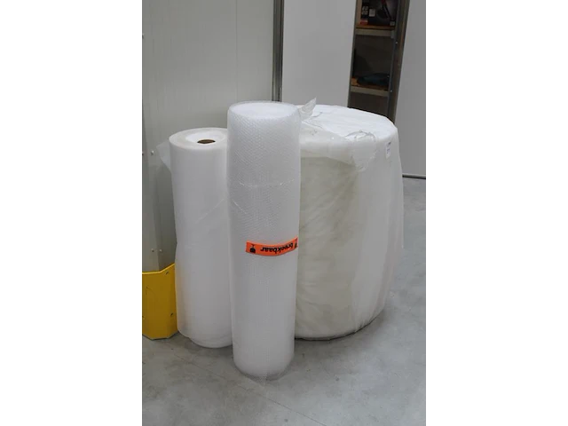 Verpakkingsmateriaal w.o. foam- en bubble-folie. - afbeelding 2 van  2