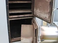 Verplaatsbare pelletkachel op vloerplaat met drukvat. werking onbekend - afbeelding 4 van  4