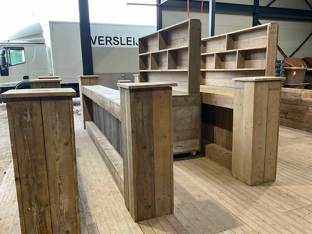 Verplaatsbare steigerhouten bar met achterkast - afbeelding 6 van  13