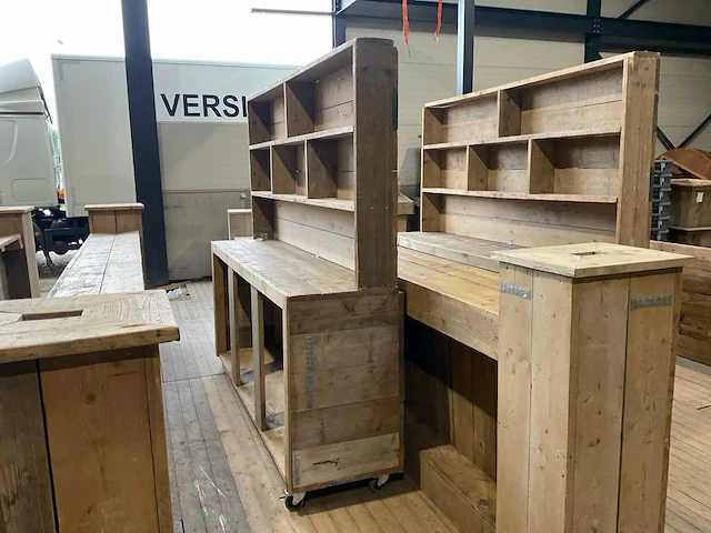 Verplaatsbare steigerhouten bar met achterkast - afbeelding 8 van  13