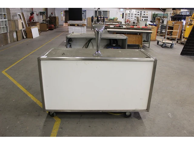 Verrijdbaar barmeubel met tap en onderkoeling selli. afmeting 157 x 64 x 97 cm - afbeelding 1 van  4