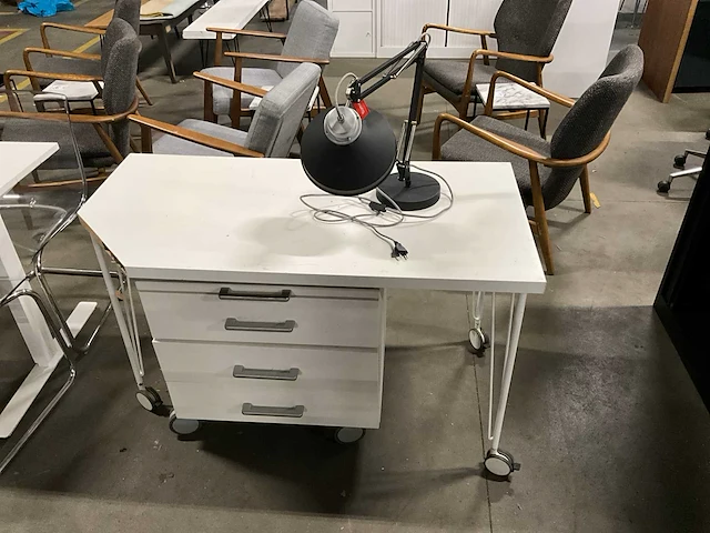 Verrijdbaar bureau opstelling - afbeelding 1 van  4