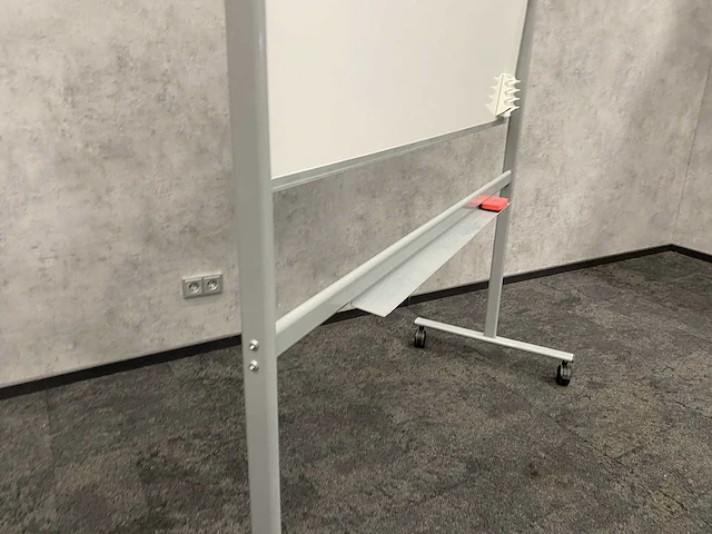 Verrijdbaar dubbelzijdig whiteboard - afbeelding 6 van  7