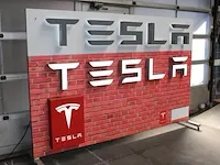 Verrijdbaar en verlicht reclamebord tesla 270 x 180 cm. - afbeelding 2 van  2