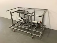 Verrijdbaar frame met pomp