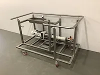 Verrijdbaar frame met pomp