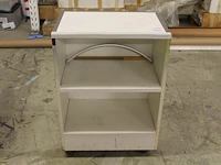 Verrijdbaar kastje met twee schappen. afmeting 60 x 40 x 85 cm - afbeelding 1 van  2