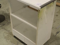 Verrijdbaar kastje met twee schappen. afmeting 60 x 40 x 85 cm - afbeelding 2 van  2