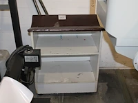 Verrijdbaar kastje ten behoeve van rollentransport. afmeting 65 x 40 x 75 cm - afbeelding 1 van  1