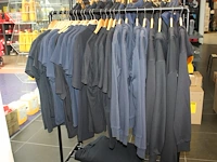 Verrijdbaar kledingrek incl. polo's , t-shirts en hoodies ruim 45 stuks, diverse maten en uitvoeringen - afbeelding 5 van  5