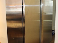 Verrijdbare 2-deurs vrieskast ggm gastro ts1200n. afmeting 148 x 73 x 200 cm. - afbeelding 2 van  4