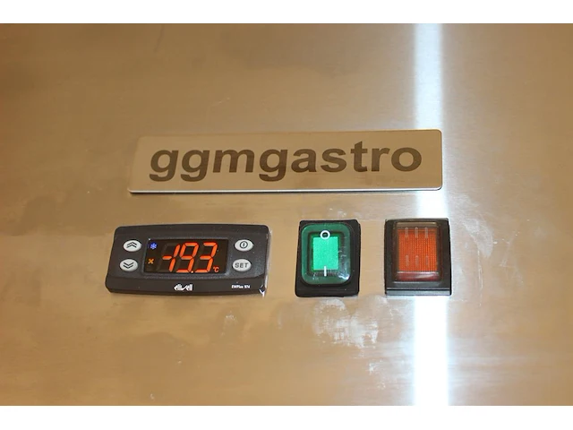Verrijdbare 2-deurs vrieskast ggm gastro ts1200n. afmeting 148 x 73 x 200 cm. - afbeelding 3 van  4