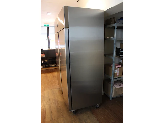 Verrijdbare 2-deurs vrieskast ggm gastro ts1200n. afmeting 148 x 73 x 200 cm. - afbeelding 4 van  4