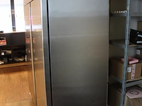 Verrijdbare 2-deurs vrieskast ggm gastro ts1200n. afmeting 148 x 73 x 200 cm. - afbeelding 4 van  4