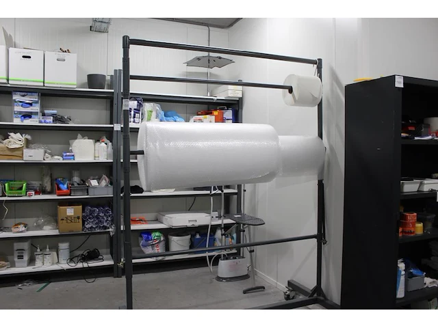 Verrijdbare afrolunit / foliedispenser met 3 rolhouders. afmeting 172 x 91 x 230 cm. - afbeelding 1 van  2