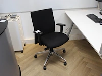 Verrijdbare bureaustoel interstuhl zwart gestoffeerd. - afbeelding 1 van  2