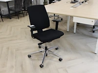 Verrijdbare bureaustoel profim met zwarte bekleding. - afbeelding 1 van  2