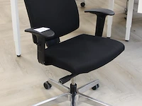 Verrijdbare bureaustoel profim met zwarte bekleding. - afbeelding 2 van  2