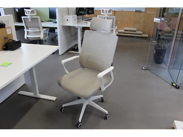 Verrijdbare bureaustoel sklum zitting gevlekt. - afbeelding 1 van  2