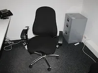 Verrijdbare bureaustoel. - afbeelding 1 van  2