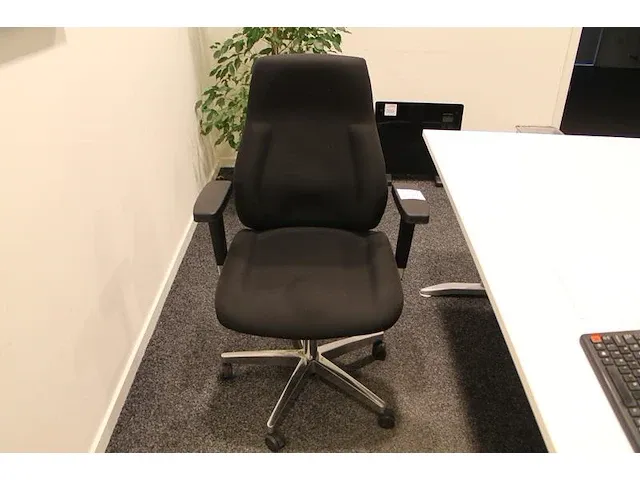 Verrijdbare bureaustoel. - afbeelding 1 van  2