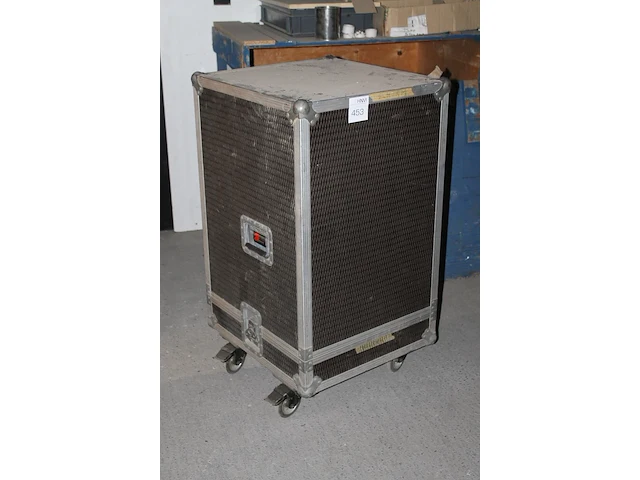 Verrijdbare flightcase. afmeting 60 x 60 x 107 cm. - afbeelding 2 van  2