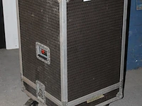 Verrijdbare flightcase. afmeting 60 x 60 x 107 cm. - afbeelding 2 van  2