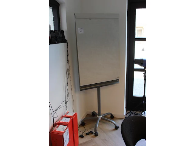Verrijdbare flip-over met whiteboard functie staples. - afbeelding 2 van  2
