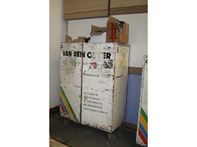 Verrijdbare gereedschapskast met twee deuren, 17 vakken en acht laden gevuld met bevestigingsmaterialen, st... - afbeelding 6 van  6