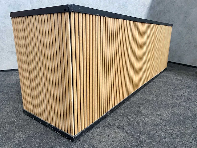 Verrijdbare houten bar 346cm. - afbeelding 3 van  18
