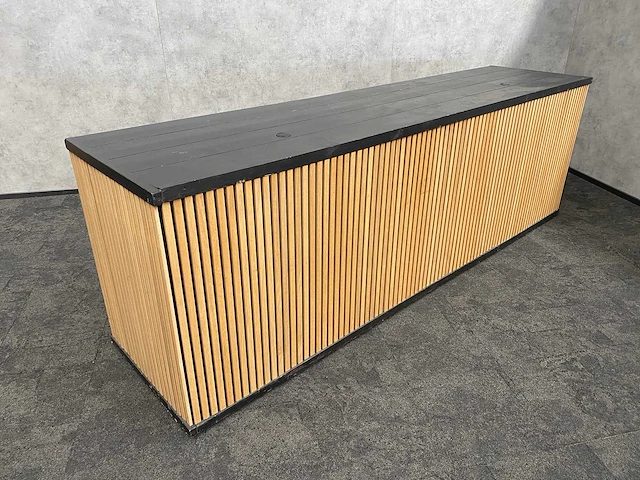 Verrijdbare houten bar 346cm. - afbeelding 12 van  18