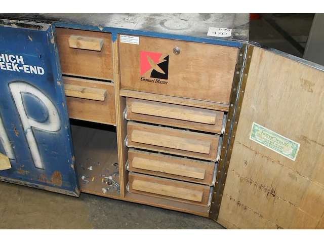 Verrijdbare kist met laden gevuld met kabelschoentjes, zekeringen, kroonsteentjes, kabelclips, enz. afmetin... - afbeelding 2 van  4