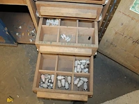 Verrijdbare kist met laden gevuld met kabelschoentjes, zekeringen, kroonsteentjes, kabelclips, enz. afmetin... - afbeelding 4 van  4