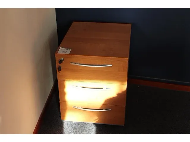 Verrijdbare ladekast 42 x 53 x 56 cm. met drie laden. - afbeelding 1 van  1