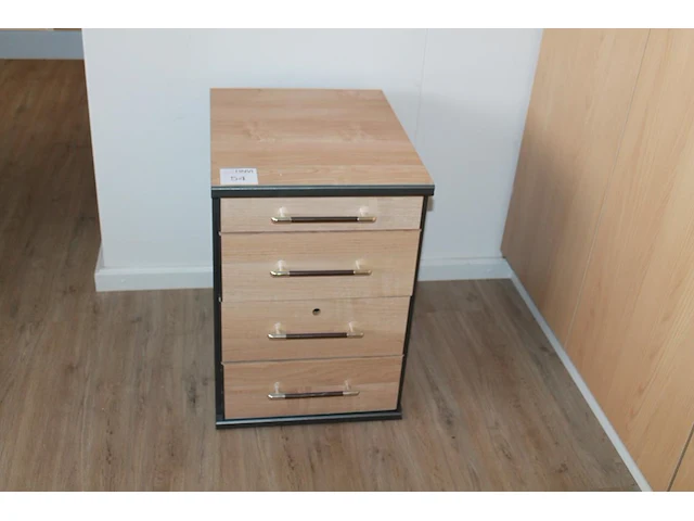 Verrijdbare ladekast met vier laden. let op! sleutel ontbreekt. afmeting 43 x 56 x 66 cm - afbeelding 1 van  2