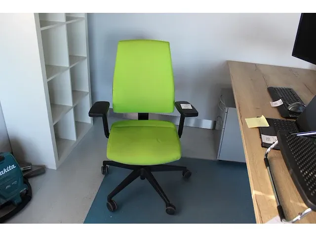 Verrijdbare lime gestoffeerde bureaustoel. - afbeelding 1 van  2