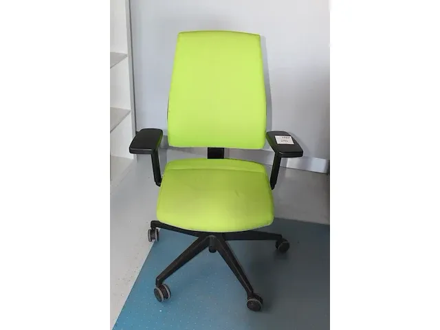 Verrijdbare lime gestoffeerde bureaustoel. - afbeelding 2 van  2