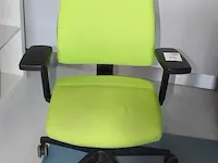Verrijdbare lime gestoffeerde bureaustoel. - afbeelding 2 van  2