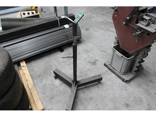 Verrijdbare machineknecht. - afbeelding 2 van  2