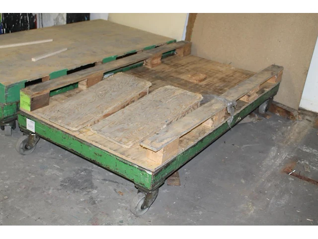 Verrijdbare metalen transportkar 190 x 100 x 28 cm. - afbeelding 1 van  1
