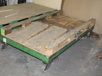 Verrijdbare metalen transportkar 190 x 100 x 28 cm. - afbeelding 1 van  1